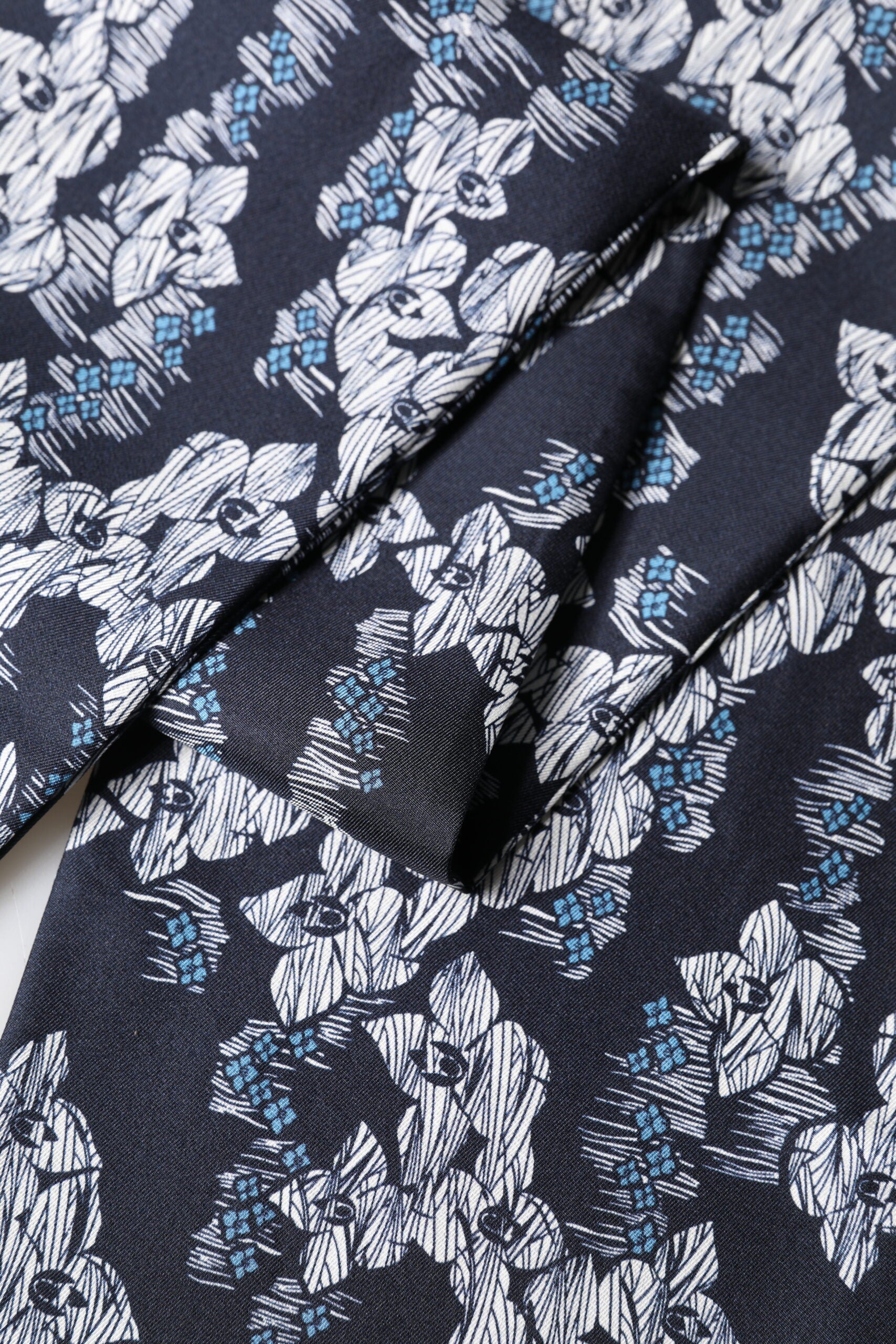 Black Blue Silk Floral Pattern Fringe 140cm x 16cm  Scarf